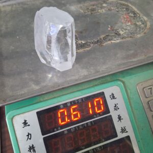 0.61KG white/clear CZ rough