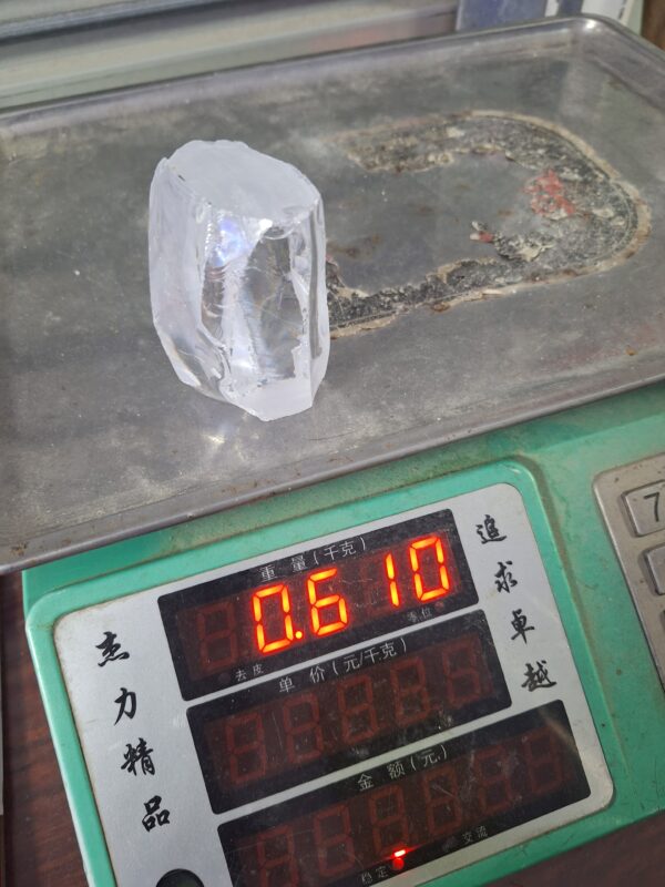 0.61KG white/clear CZ rough